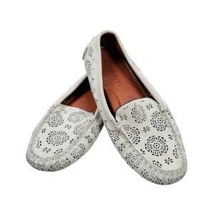 Coach Scallop Medallion Size 7B Suede Loafers Cream Laser Cut Luxury Driving